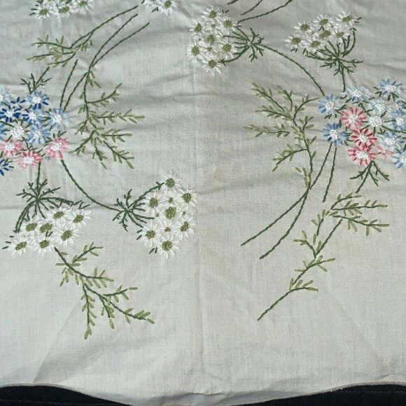 Hand Embroidered Scalloped Edge XL 57" X 100" Tablecloth Floral Pattern Linens - Picture 10 of 16